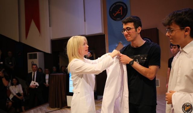 Akdeniz Üniversitesi'nde geleceğin hekimleri önlük giydi