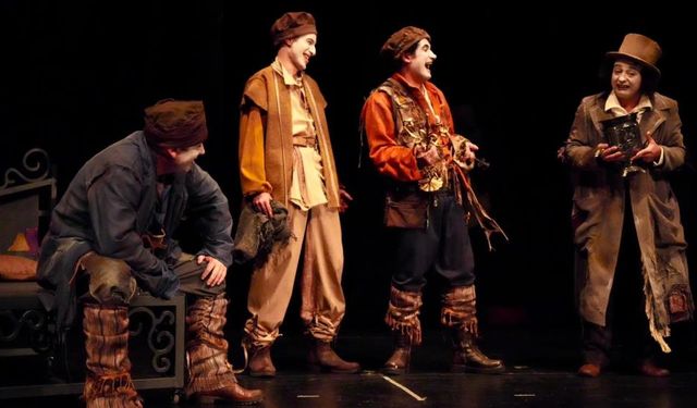 Alanya Belediyesi tiyatro sezonunu açtı