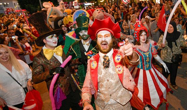 Antalya'da tarihi sokaklar festivalle canlandı