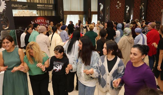 Kepez'de kadın dayanışması: Matinede doyasıya eğlendiler!