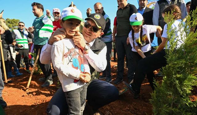 Antalya'da "Yeşil Vatan Seferberliği" düzenlendi, 174 bin fidan toprakla buluştu