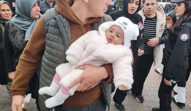 8 aylık bebeğin babasına acı vedası: Beresindeki detay yürek yaktı