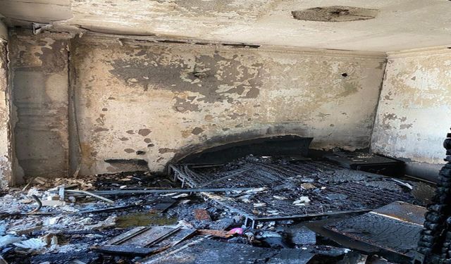 Alanya’da 5 katlı binada yangın: Yatak odası kül oldu