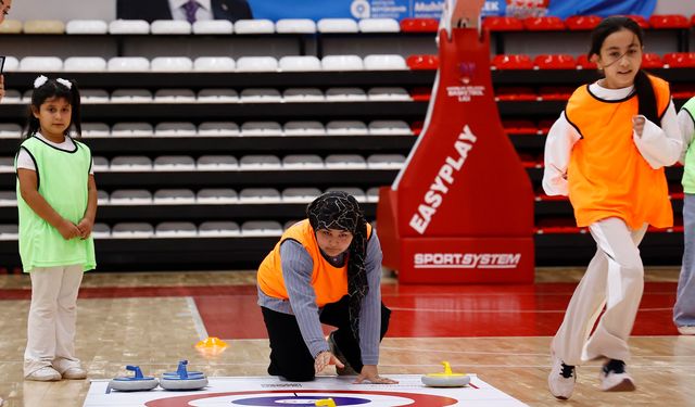 Antalya Büyükşehir Belediyesi'nden kız çocuklarına spor desteği