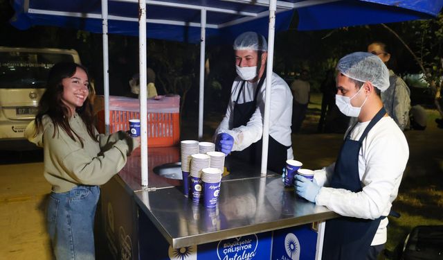 Sınav haftasında Antalya Büyükşehir'den öğrencilere sıcak çorba ikramı!
