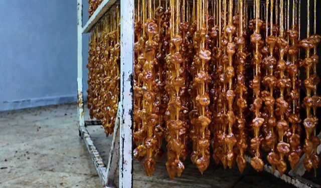 Sucuk skandalını belediye başkanı yakaladı: İmalathane mühürlendi