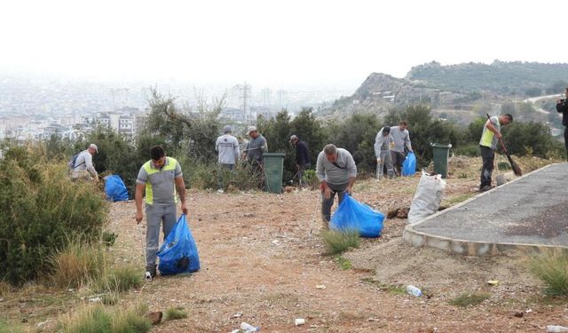 Kepez’in o mahallesinden üç haftada 140 çuval çöp çıktı