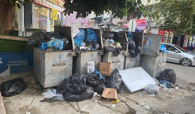 Muratpaşa’da konteynerlerden taşan çöpler tepki çekti: Temizlik yetersiz kalıyor