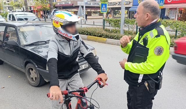 Trafiği tehlikeye attı, bisiklet de olsa cezadan kaçamadı!
