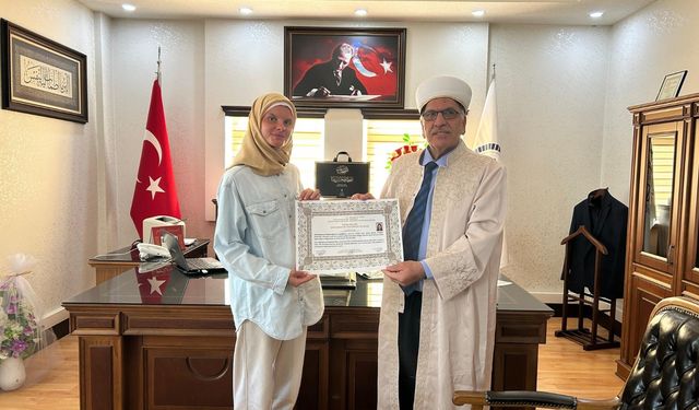 Polonyalı Aleksandra Antalya'da İslamiyet'le tanıştı, 'Ayşe' oldu