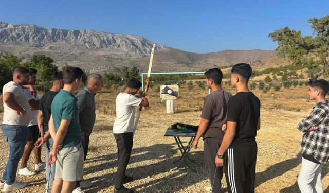 Silifke’de muhtar, gençler için birbirinden renkli etkinlikler düzenledi