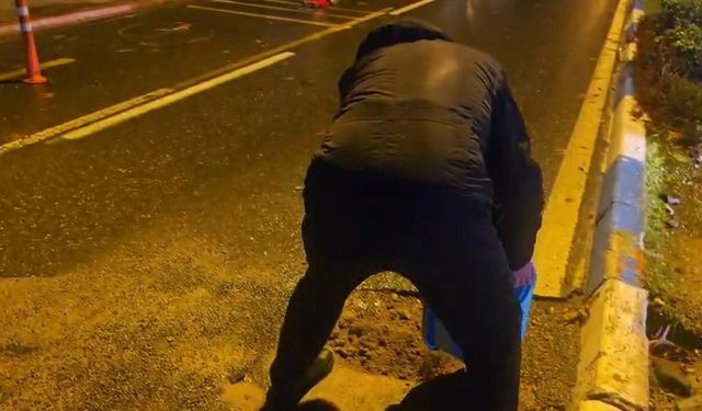 Alanya'da esnaf çukurları doldurdu, kazaları engelledi! Duyarlı davranış takdir topladı