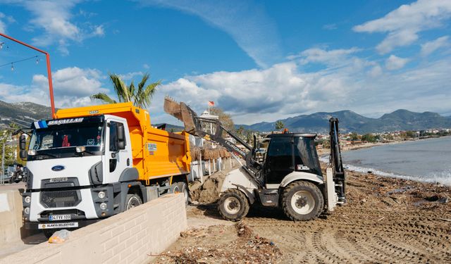 Alanya’da yağış sonrası kıyılardaki hasar ortaya çıktı: Belediye çalışmalarını sürdürüyor