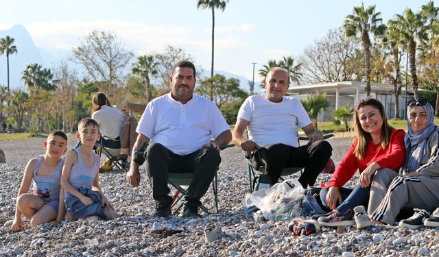 Antalya’da aynı anda iki mevsim: Gece soba yakıp gündüz denize girdiler