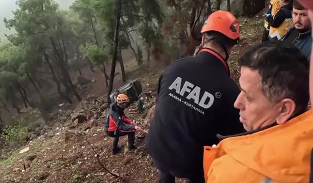 Direksiyon hakimiyetini kaybetti, uçurumdan yuvarlandı