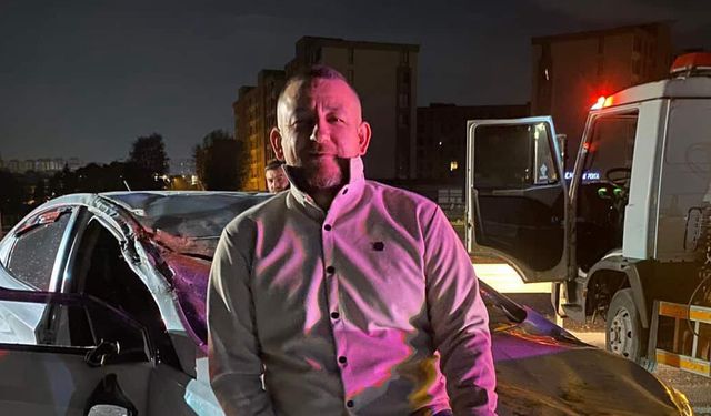 Araç hurdaya döndü, burnu bile kanamadı! "Ölmedim" pozu verdi!