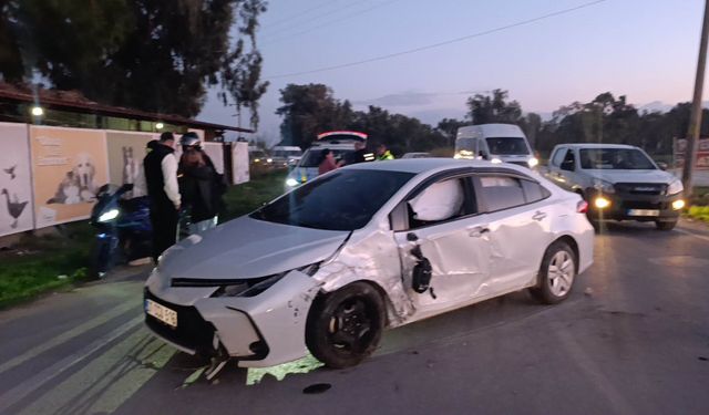 Direksiyon hakimiyetini kaybetti, aydınlatma direğine çarptı