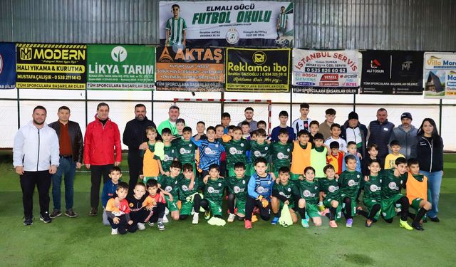 Başkan Öztürk duyurdu: Elmalı’nın ilk spor okulu açıldı