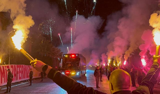 Galatasaray Antalya'da! Sarı-kırmızılılardan dev karşılama