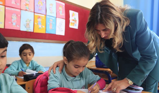 Her gün 4 kilometre yürüyerek okudu, dünyanın en iyi öğretmenleri arasına girdi