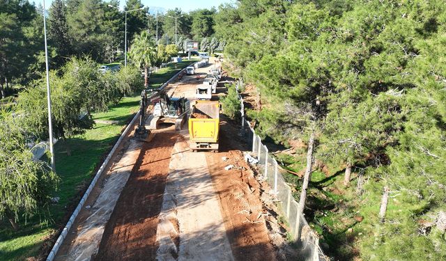 Altıntaş-Kundu bölgesinde hem yollar yenileniyor hem kesintisiz içme suyu geliyor