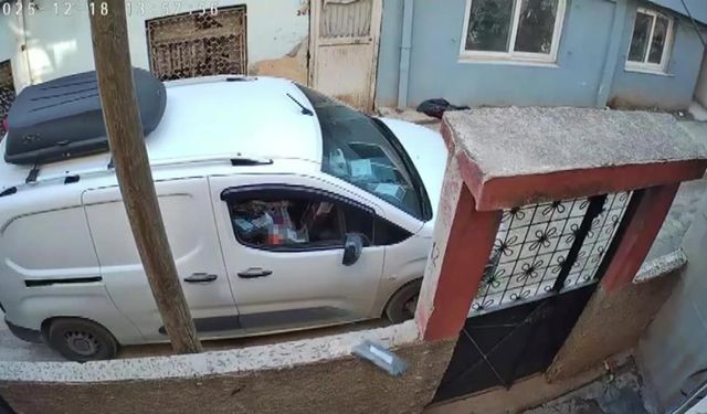 Kargocudan tepki çeken davranış: Kargoyu fırlatarak teslim etti!