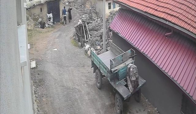 Karısının kafasına tekme attı, "Hadi karakola git" dedi