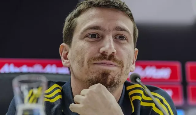 Antalya'da Mert Hakan Yandaş için dev tezahürat! Taraftar yalnız bırakmadı