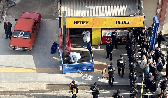 Önce komşusu ve oğlunu öldürdü, sonra içki vermeyen büfecinin canına kıydı!