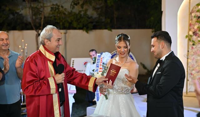 Kepez'de nikah yoğunluğu 12.12.2025'te evlenebilmek için birbirleriyle yarıştılar!