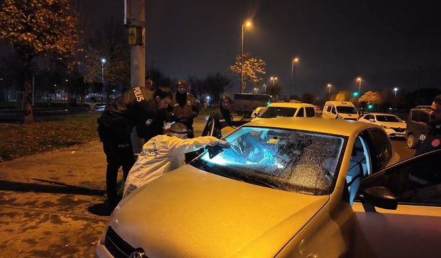 Polis GBT yapmak için yaklaştı, araçtan ceset çıktı