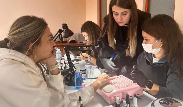 Türkiye’de devlete ait ilk protez tırnak kursu açıldı: İşte kursa dair tüm detaylar…