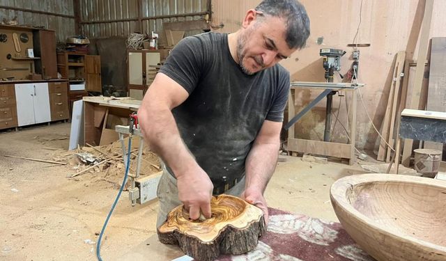 Alanya’da marangoz ustası atölyesinde doğayı sanata dönüştürüyor