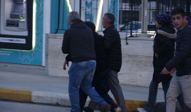 Karne heyecanı kabusa dönüştü, liseli çocuklara motosiklet çarptı: 1 ölü