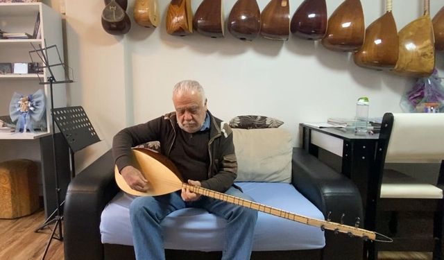 Merakla başladı, ustalığa dönüştü: 73 yaşında hala saz yapıyor