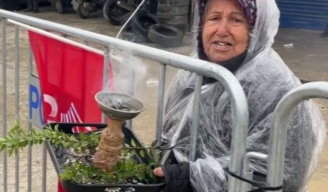 “Abla yanıyorsun” uyarıları fayda etmedi: Özgür Özel sevdasından vazgeçmedi