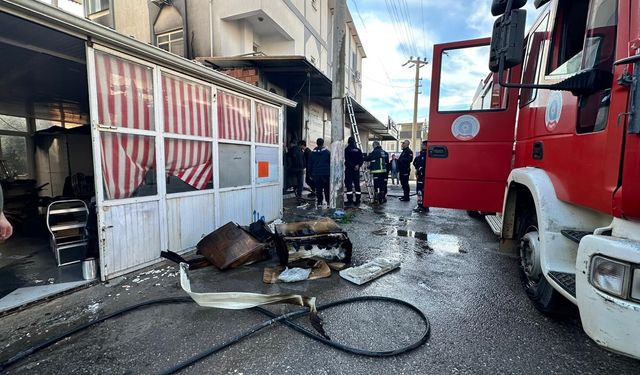 Aksu'da yangın krizi: İş yeri alevlere teslim oldu!