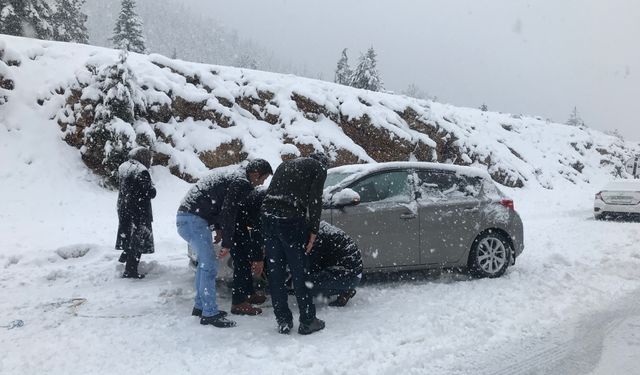 Antalya beyaza büründü, kar yağışı Alacabel'de başladı!
