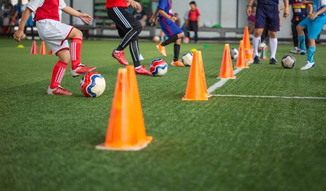 Antalya Büyükşehir Belediyesi’nden ücretsiz futbol kursu