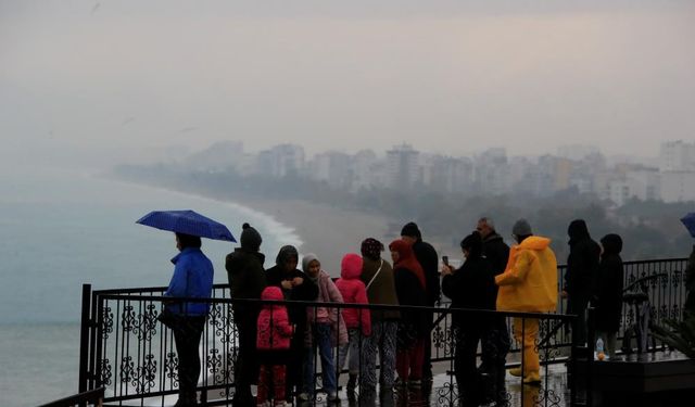 Antalya’da sağanak yağış sonrası hasar ortaya çıkmaya başladı