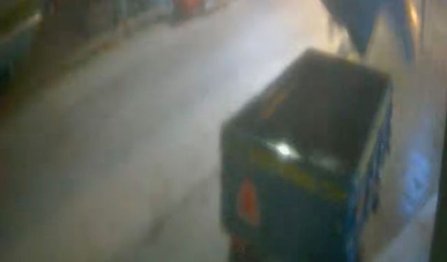 Fırtınanın boyutu pes dedirtti: Finike'de traktör römorku yerinden oynadı!