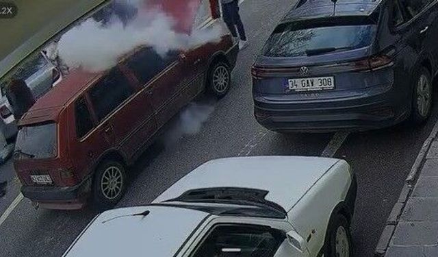 Otoyolda panik: Yanan araca esnaf müdahale etti