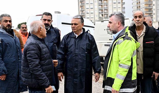 Sel sonrası vatandaşlar zor durumda kaldı, Başkan Uysal tek tek ihtiyaçlarını dinledi!