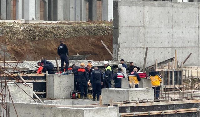 İnşaatta feci kaza: Tonlarca betonun altında kalan 1 işçi öldü, 2 işçi kurtarıldı