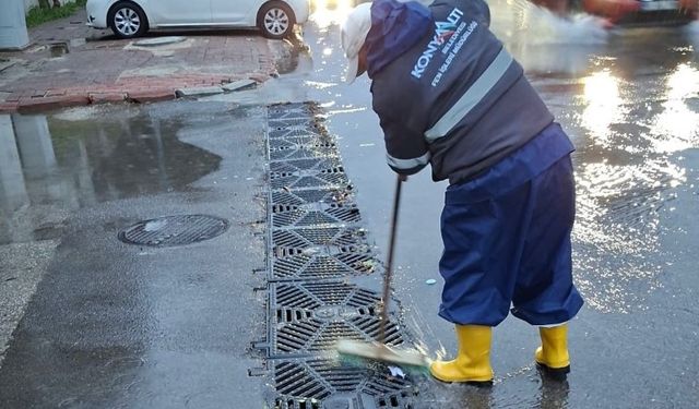Konyaaltı Belediyesi teyakkuzda: Sahada yoğun mesai harcandı!