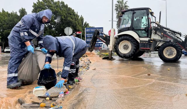 Antalya Büyükşehir ekipleri yağışa karşı teyakkuzda