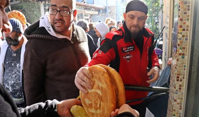 Antalya’da hayırseverden Ramazan boyunca her gün 750 pide