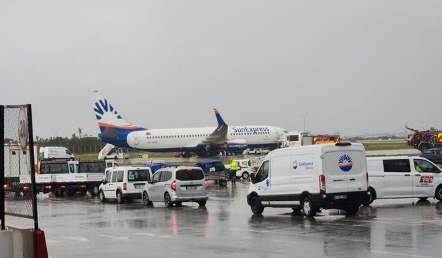 Antalya Havalimanı’nda korku dolu anlar: Kalkışa hazırlanan uçağın tekerlekleri çıktı