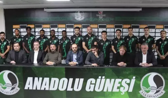 Sakaryaspor'da transferin son gününde 13 futbolcu transfer edildi!