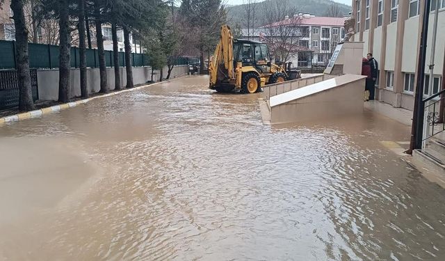 Şiddetli yağış Akseki’yi vurdu: İlçede hasarlar oluştu